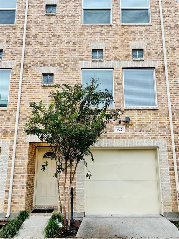 Foto del edificio - 8705 Bryam St