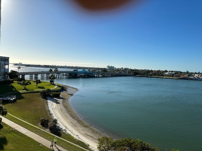 Building Photo - 7882 Sailboat Key Blvd S