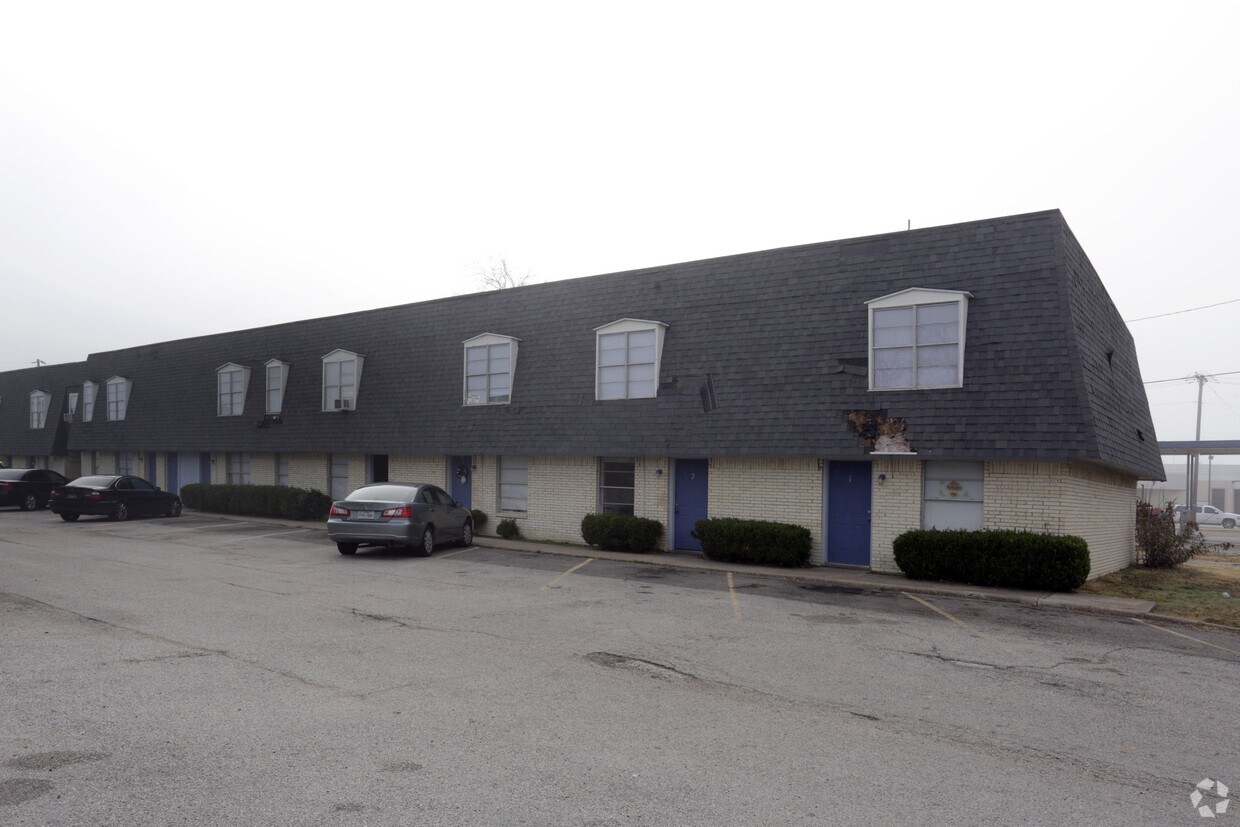 Buena Vista Townhomes Apartments in Commerce, TX