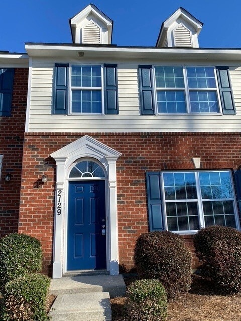 Building Photo - 2129 Rocky Falls Ln