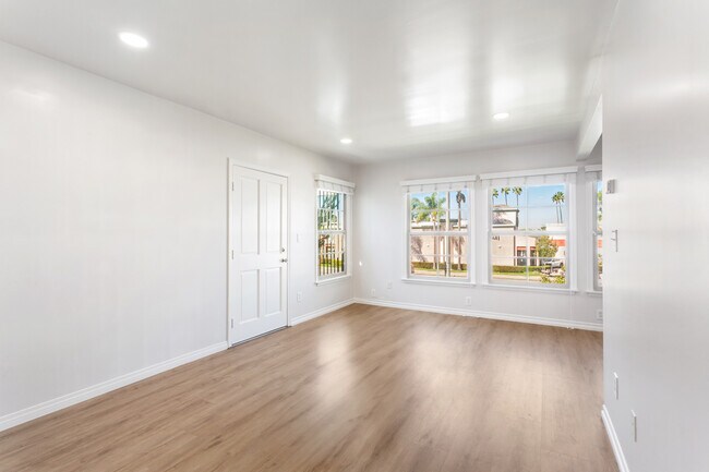 Foto del edificio - 630 E San Antonio Dr