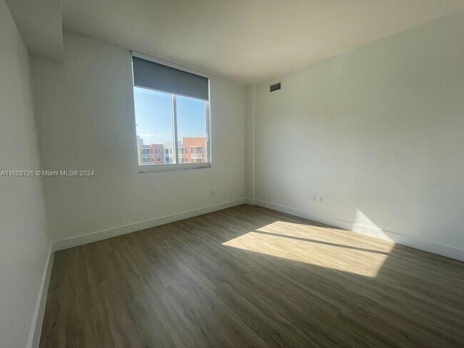 Foto del edificio - 2775 NE 187th St