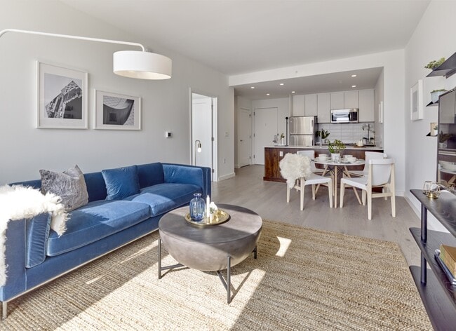 Building Photo - 724 Jackson St