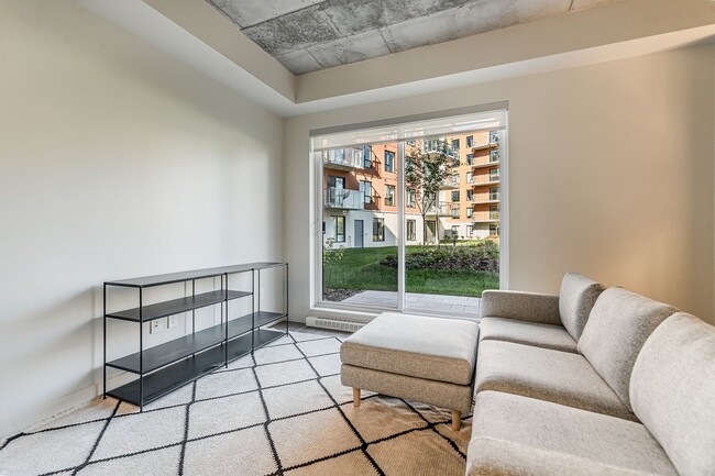 Building Photo - 208 Crevier St