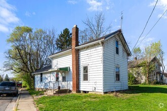 Building Photo - 1336 Summit St