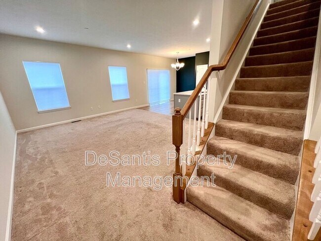 Foto del edificio - 250 Cranesbill Dr