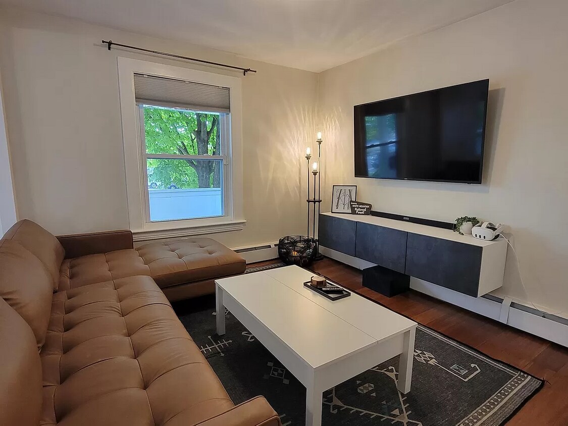 Foto principal - 26 S Maple St