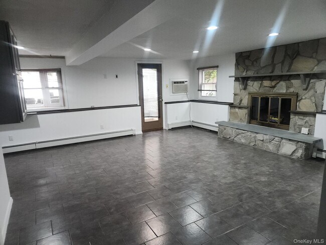 Foto del edificio - 147 Connetquot Rd