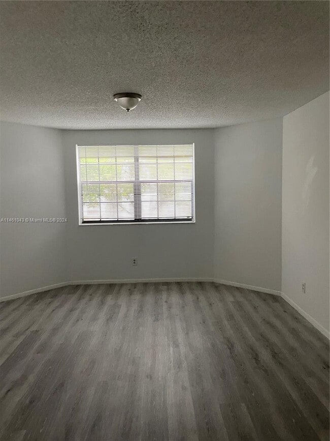 Foto del edificio - 11229 W Atlantic Blvd