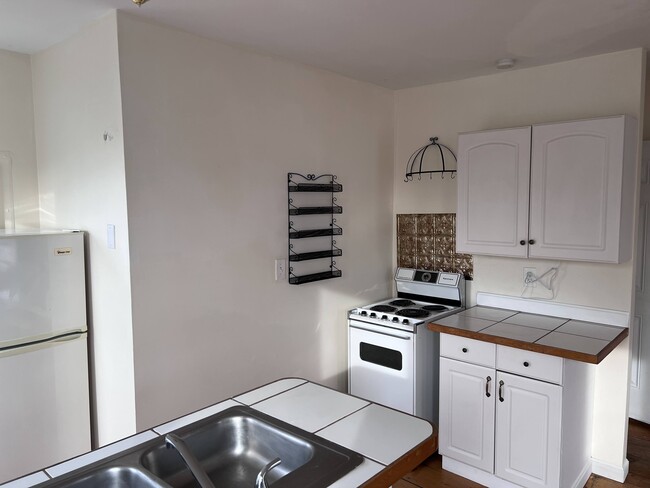 Kitchen 3 of 3 - 21 Hoosick St