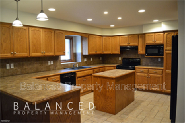 Building Photo - 2510 SW Chauncey Dr
