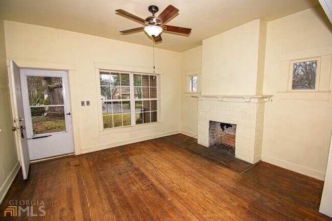 Building Photo - 910 Park St