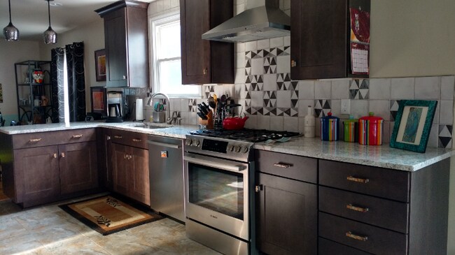 Building Photo - 118 W Schreyer Pl