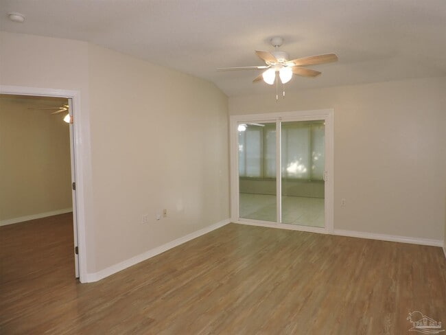 Building Photo - 1160 Sweetbriar St