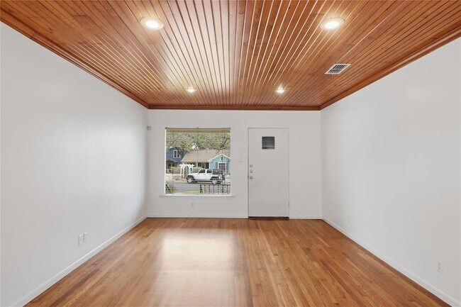 Foto del edificio - 2007 Montclaire St