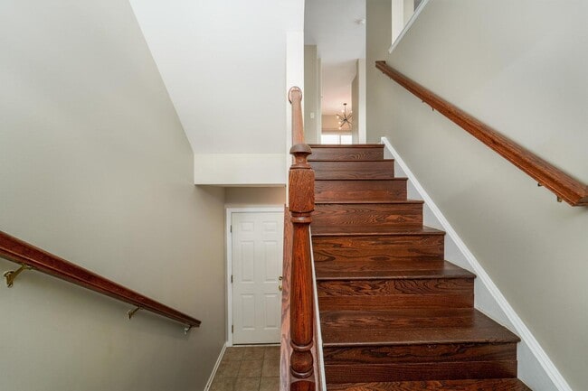 Building Photo - 8312 Avalon Dr