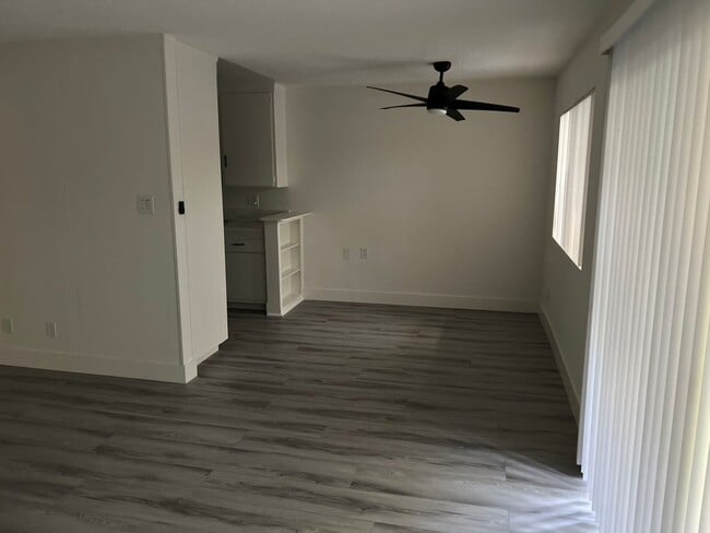 Interior Photo - Dorridge 03-LA