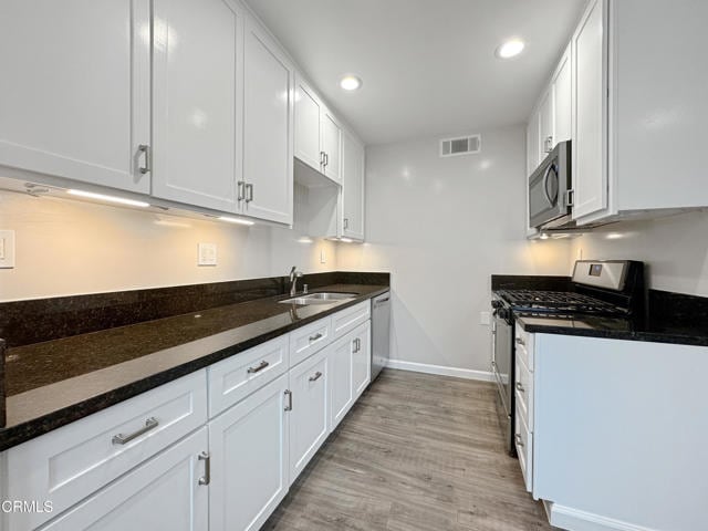 Building Photo - 605 N Los Robles Ave