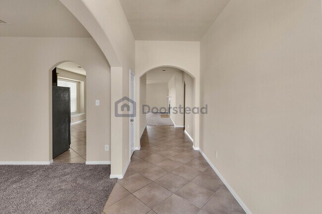 Building Photo - 1311 S Maple Dr