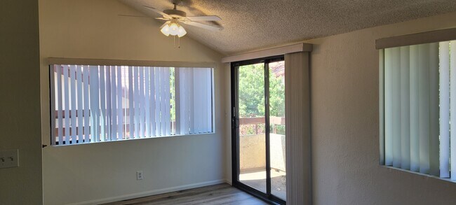 Foto del edificio - 27925 Tyler Ln