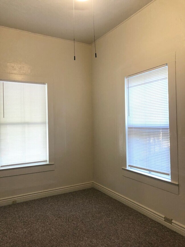 Foto del edificio - **Reserve for SUMMER 2026** - Beautiful Craftsman in Historic Barber District