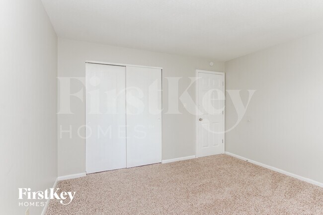 Foto del edificio - 941 W Stop 11 Rd