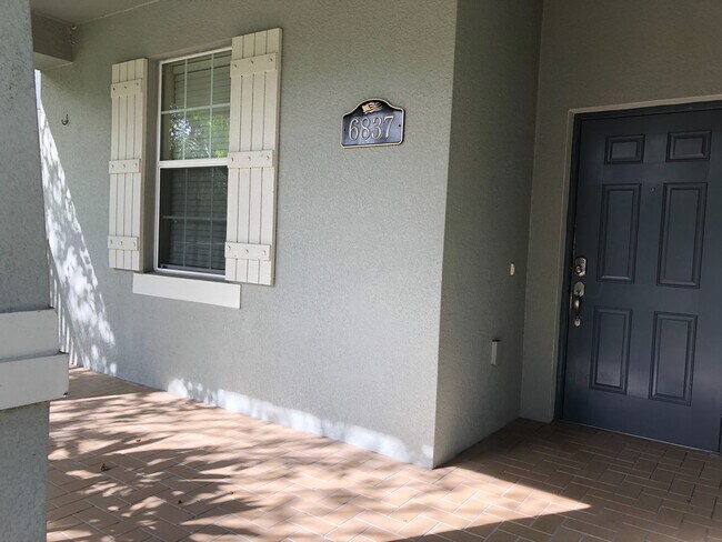 Foto del edificio - 5 BEDROOM 2 STORY HOUSE ON INDEPENDENCE - ...