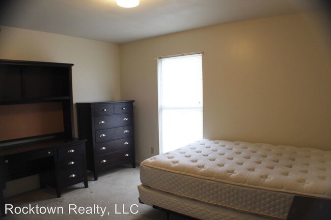 Building Photo - 1366 Hunters Rd