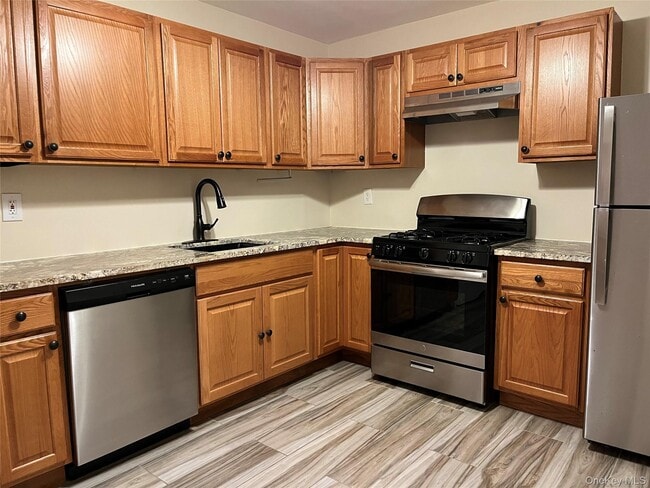 Building Photo - 410 Jericho Tpke