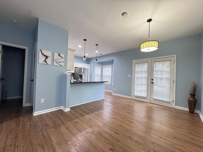 Building Photo - 5495 Hampton Ct