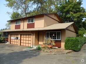 Building Photo - 619 SE Lilly Ave