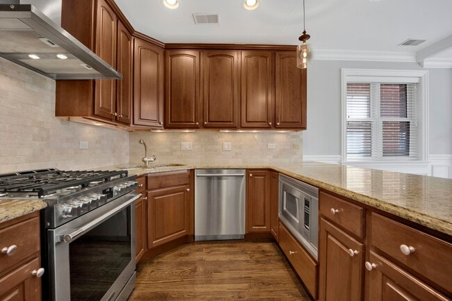 Foto del edificio - 2210 W Addison St
