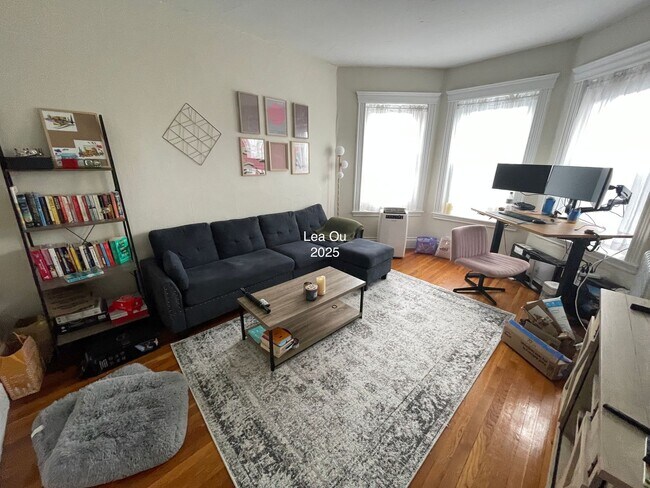 Building Photo - NO BROKER FEE! Available SEPT 1st in Allst...