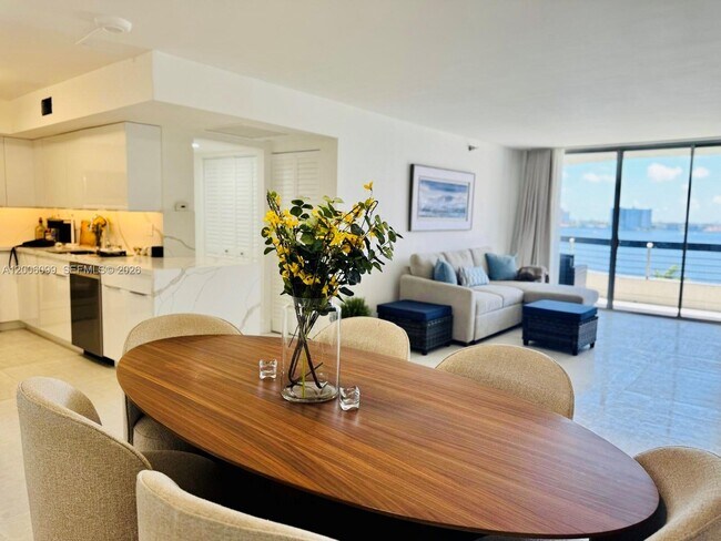 Foto del edificio - 19101 NE 36th Pl