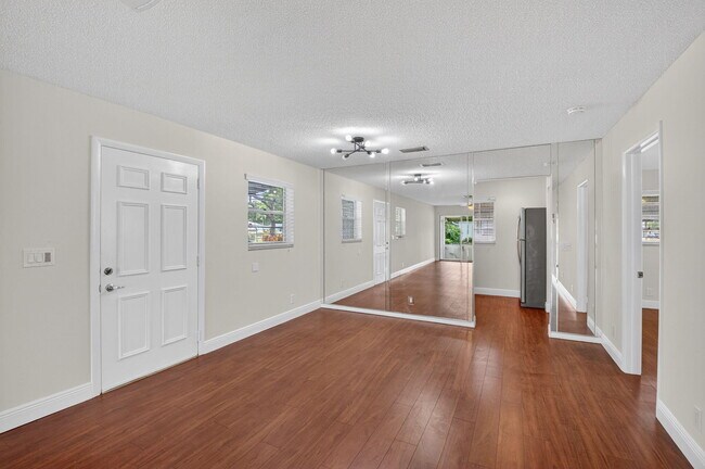 Foto del edificio - 801 Meadowlark Ln