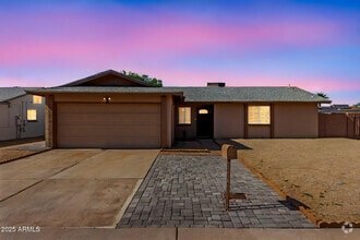 Building Photo - 1002 W Villa Rita Dr