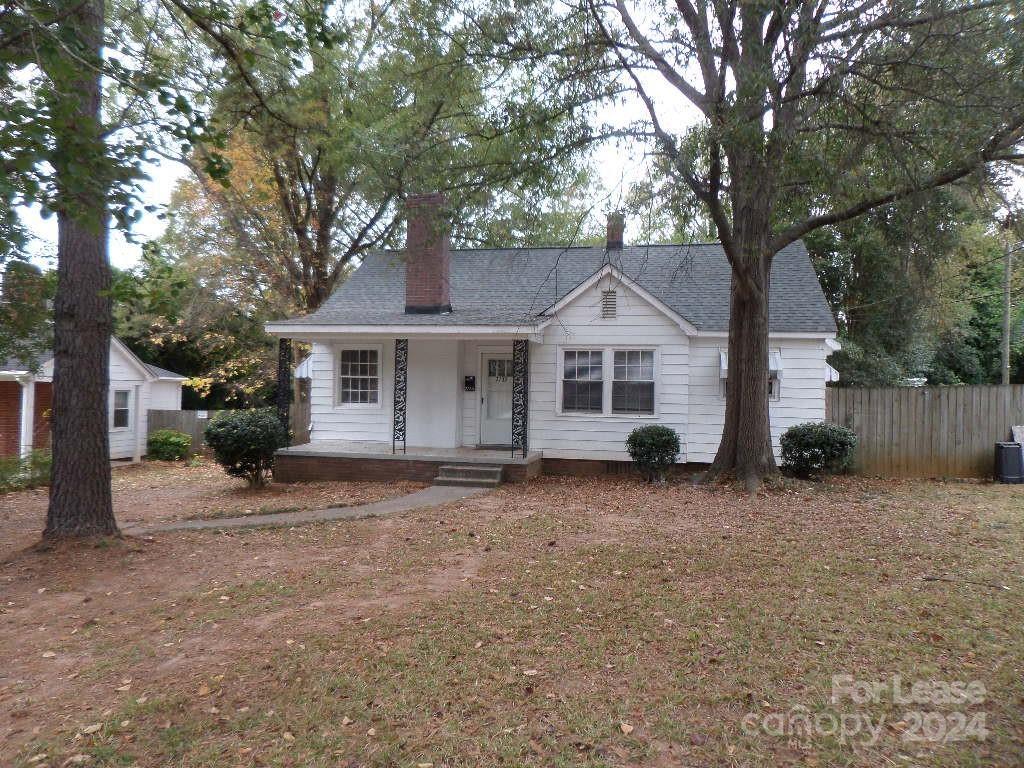 Primary Photo - 2733 Parkway Ave