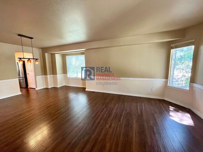 Building Photo - 120 Tall Pine Ln
