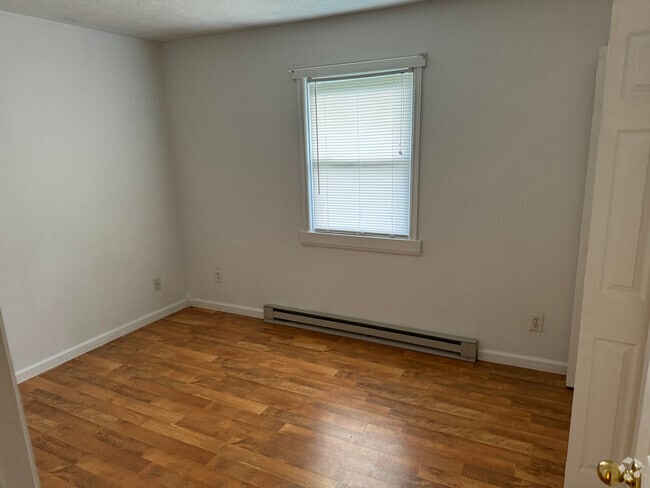Building Photo - 1240 Hilltop Cir
