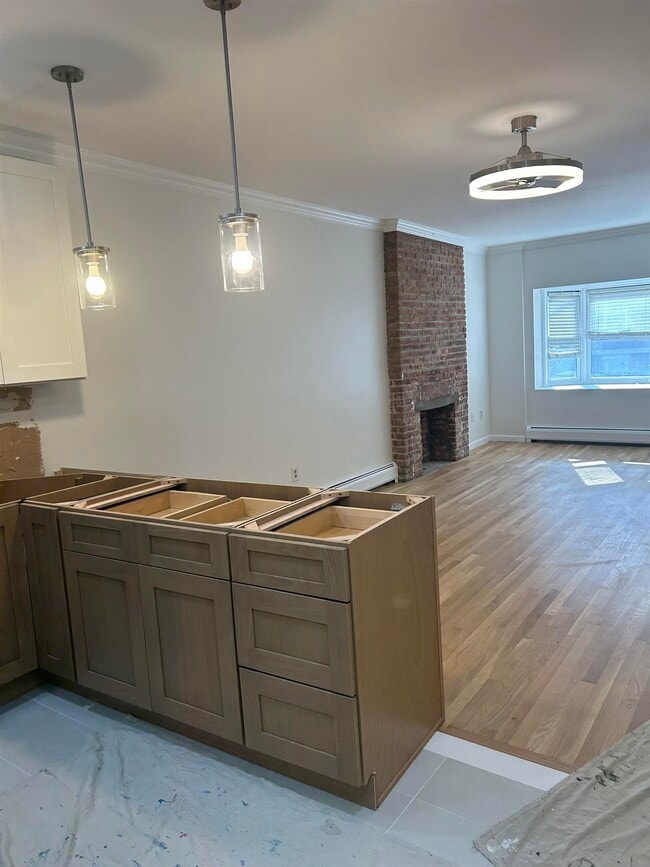 Building Photo - 337 Bloomfield St