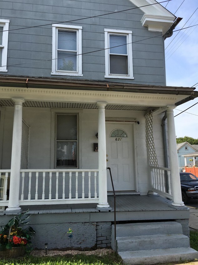 Primary Photo - 631 W King St