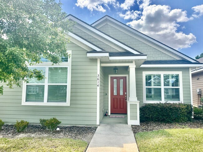 Foto del edificio - Modern Comfort in Fletcher Oaks – 3BR/2BA ...