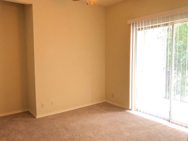 Building Photo - PRELEASE 8/15/2025 2 bed 2 bath