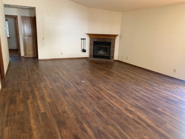 Building Photo - 7030 Los Arboles Cir