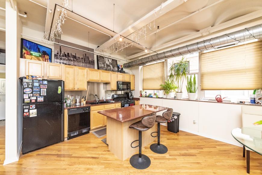 Primary Photo - 2 bedroom in Chicago IL 60607