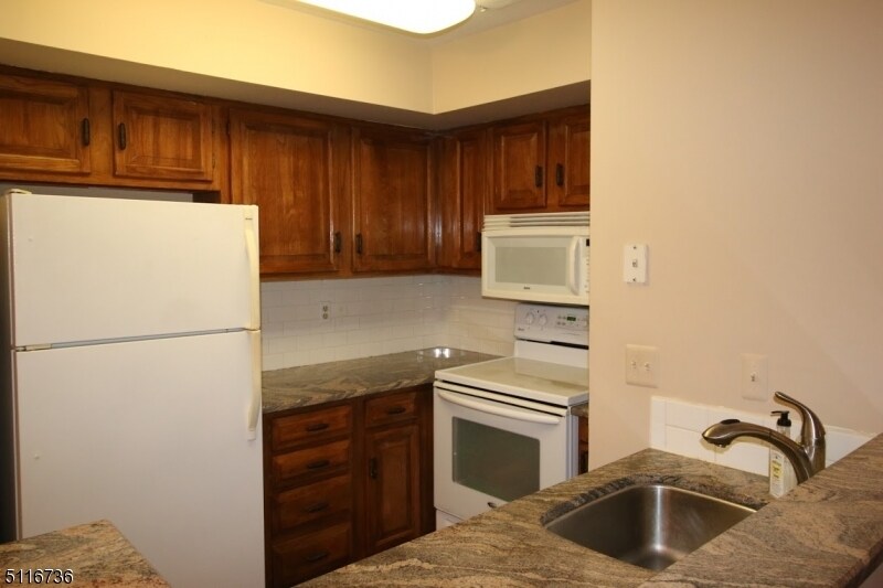 33 Ct, Bedminster, NJ 07921 Townhome Rentals in Bedminster NJ