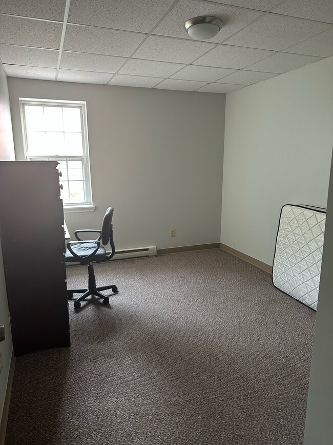 Building Photo - 11 Elm St