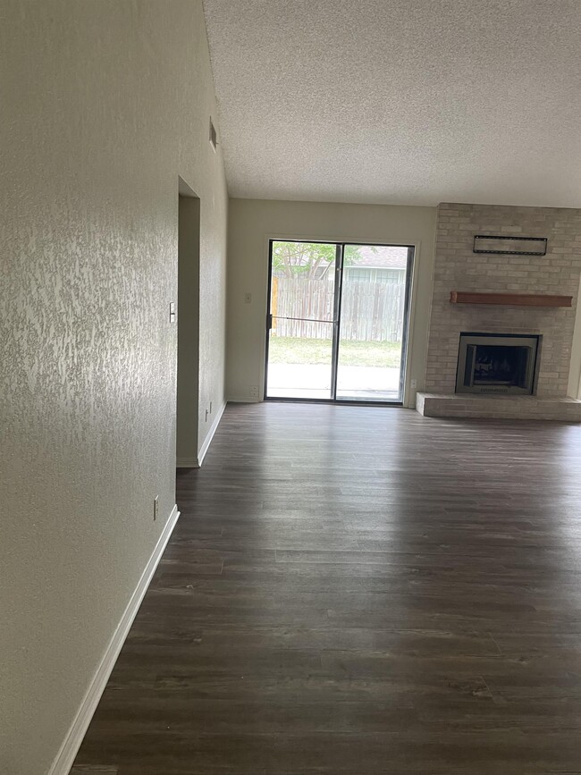 Building Photo - 7326 Elm Hollow Dr
