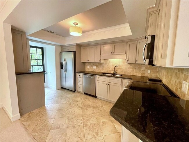Building Photo - 25316 Plantation Dr NE