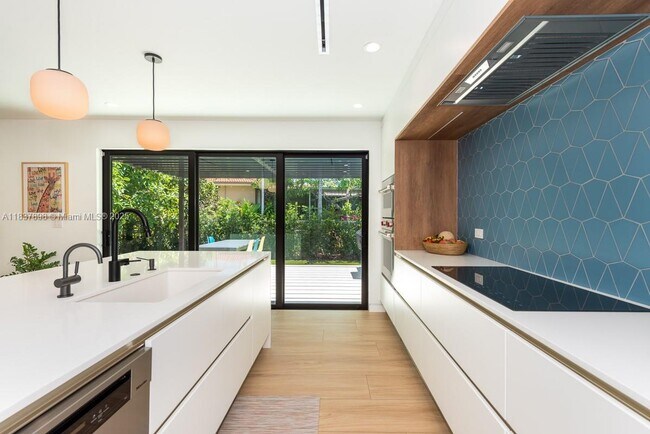 Foto del edificio - 8959 Abbott Ave
